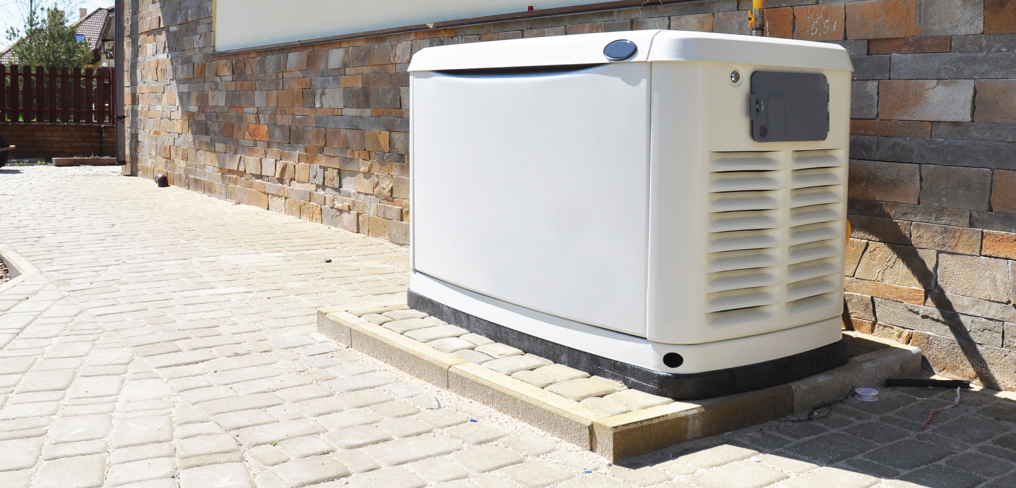 Can a home with solar panels use a generator?