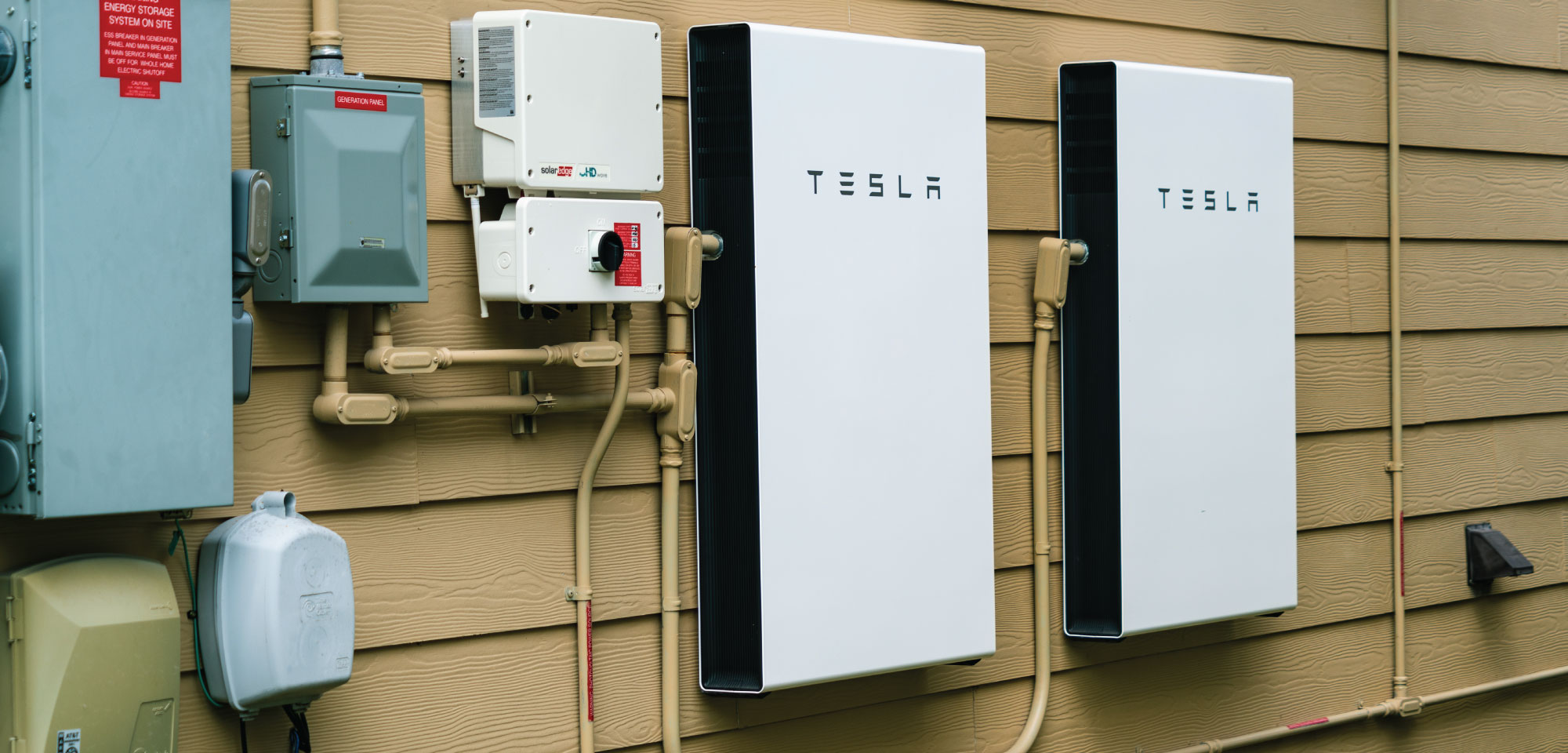 What are the different types of solar batteries?
